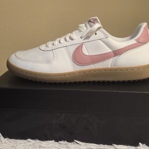 Nike Men's White and Pink Sneakers Size 12.5 Men
